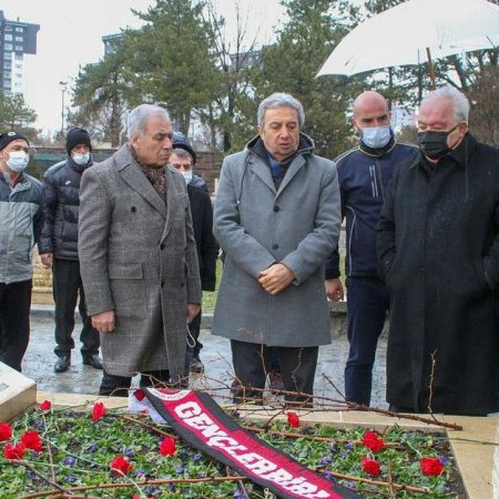 İlhan Cavcav vefatının 5. yıl dönümünde kabri başında anıldı